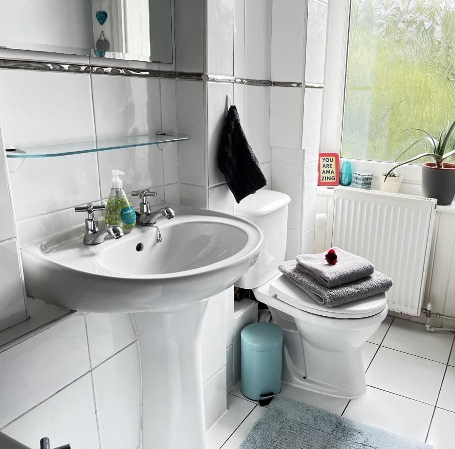 1 Bedroom Flat In Tolcross, Glasgow Top Floor. Eksteriør billede