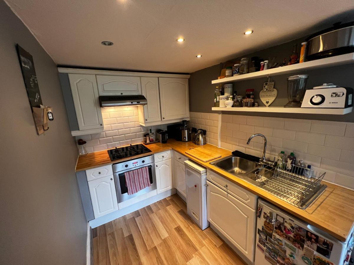 1 Bedroom Flat In Tolcross, Glasgow Top Floor. Eksteriør billede