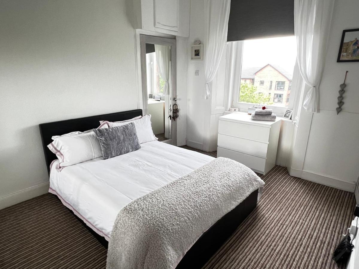 1 Bedroom Flat In Tolcross, Glasgow Top Floor. Eksteriør billede