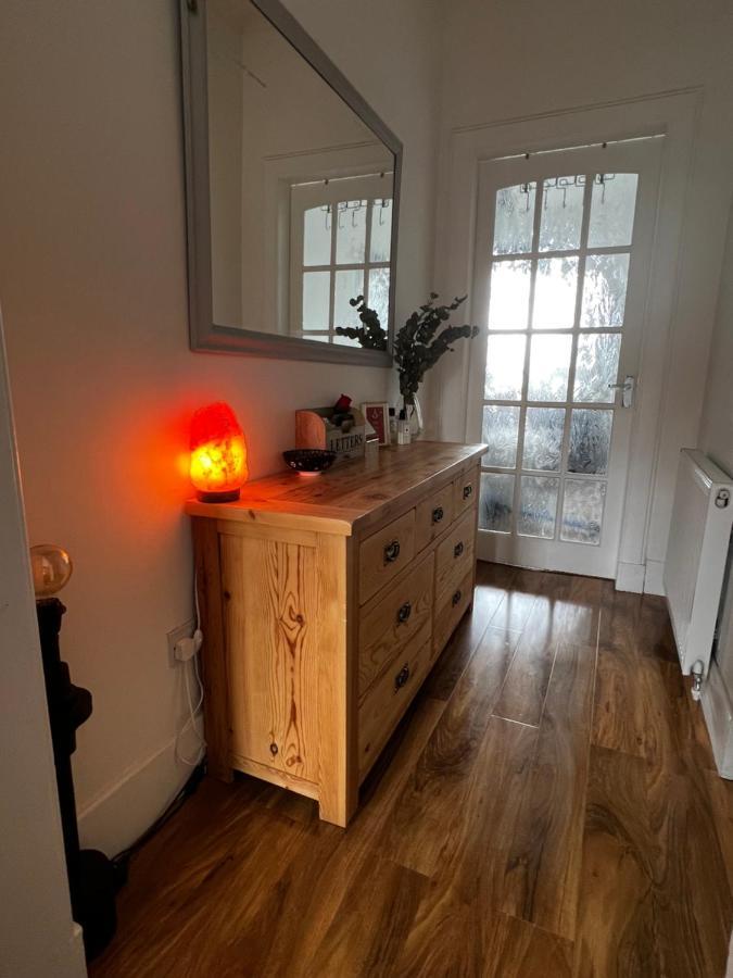 1 Bedroom Flat In Tolcross, Glasgow Top Floor. Eksteriør billede